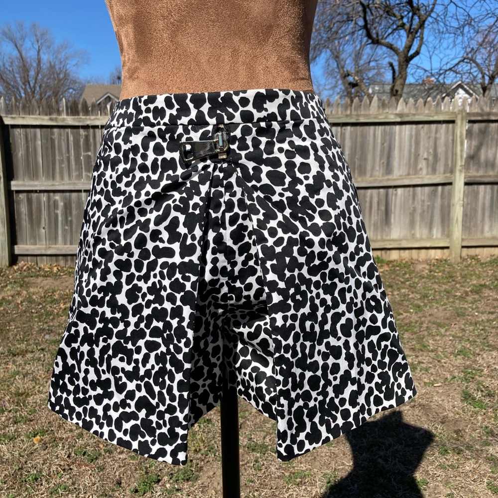 Moschino High Waist Black and White Patterned Shorts